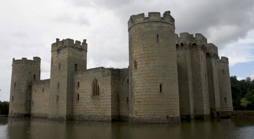 Descubren en Francia un castillo medieval igual al de los cuentos de hadas